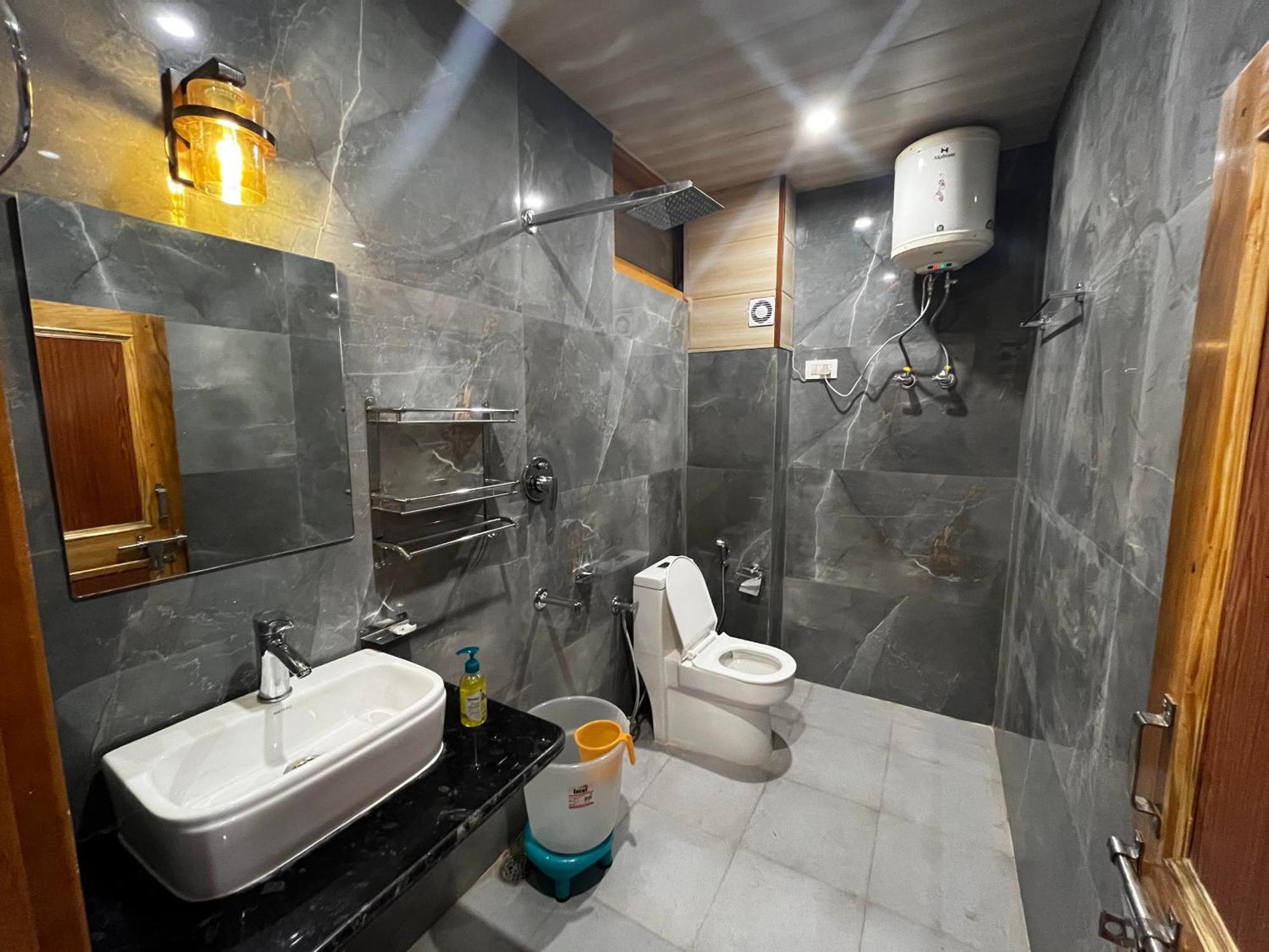 Hotel Mid Orchard Kasol L River Side -Pure Veg Hotel Bagian luar foto