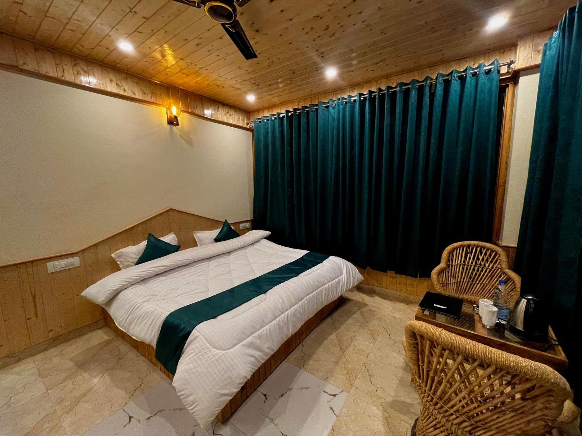 Hotel Mid Orchard Kasol L River Side -Pure Veg Hotel Bagian luar foto