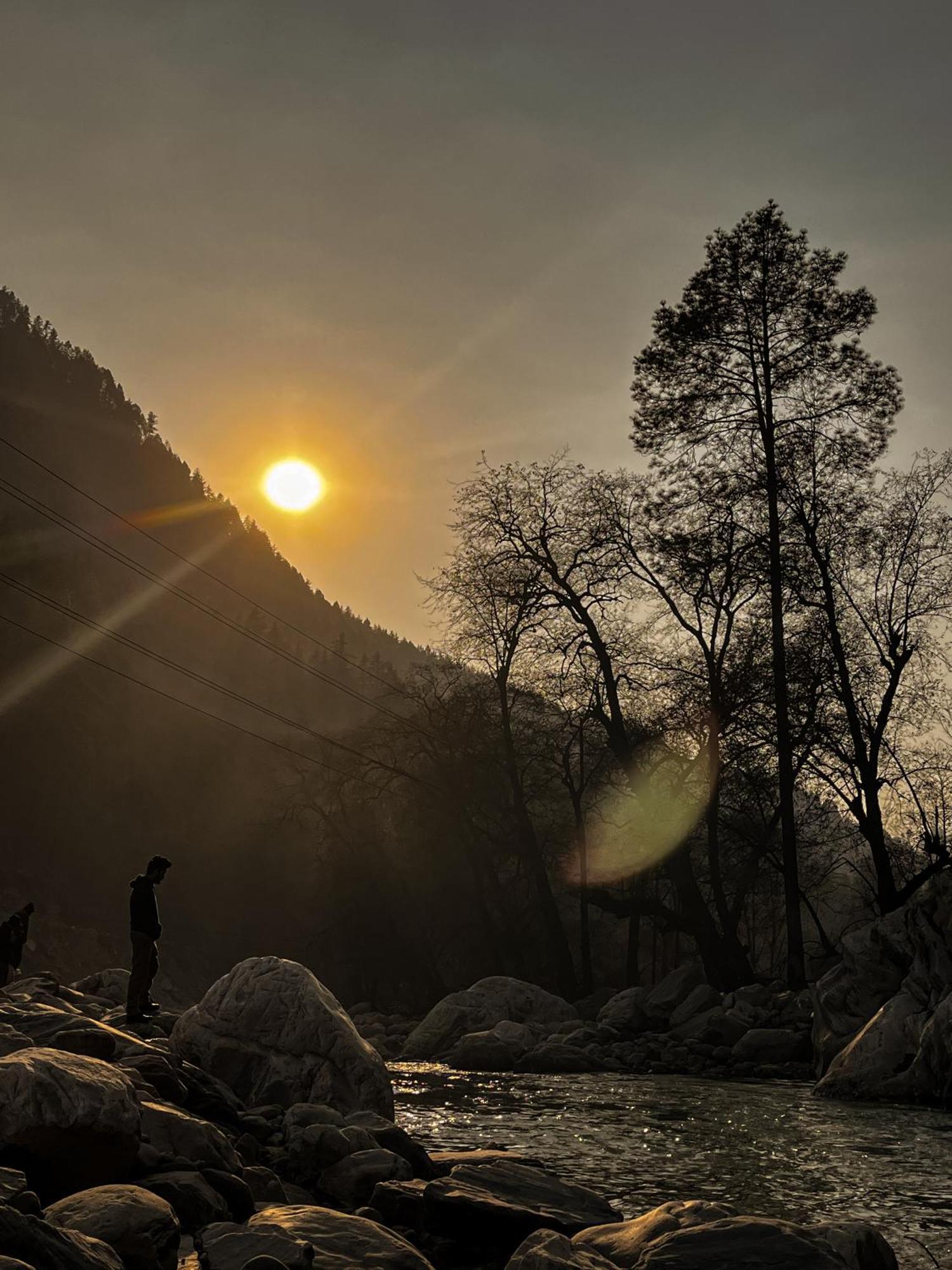 Hotel Mid Orchard Kasol L River Side -Pure Veg Hotel Bagian luar foto